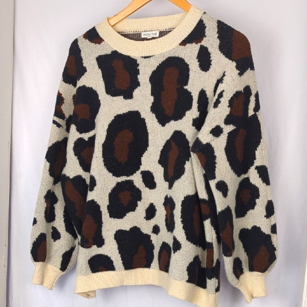 MAINSTRIP Women's Animal Print Oversized Sweater Medium